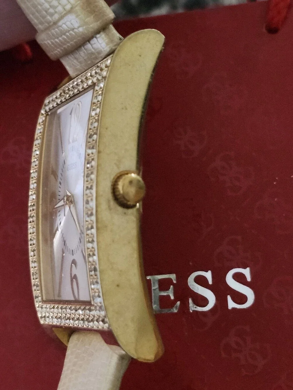 Guess sophisticated rectangular